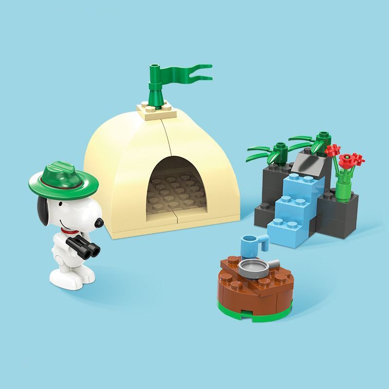 Peanuts® Snoopy Beagle Scout Camping Tent Building Block Set